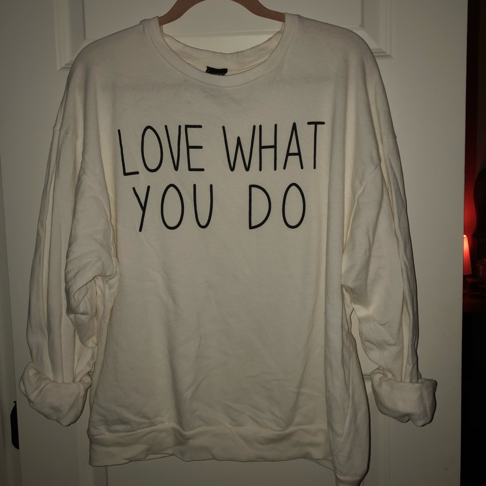 white crew neck sweatshirt